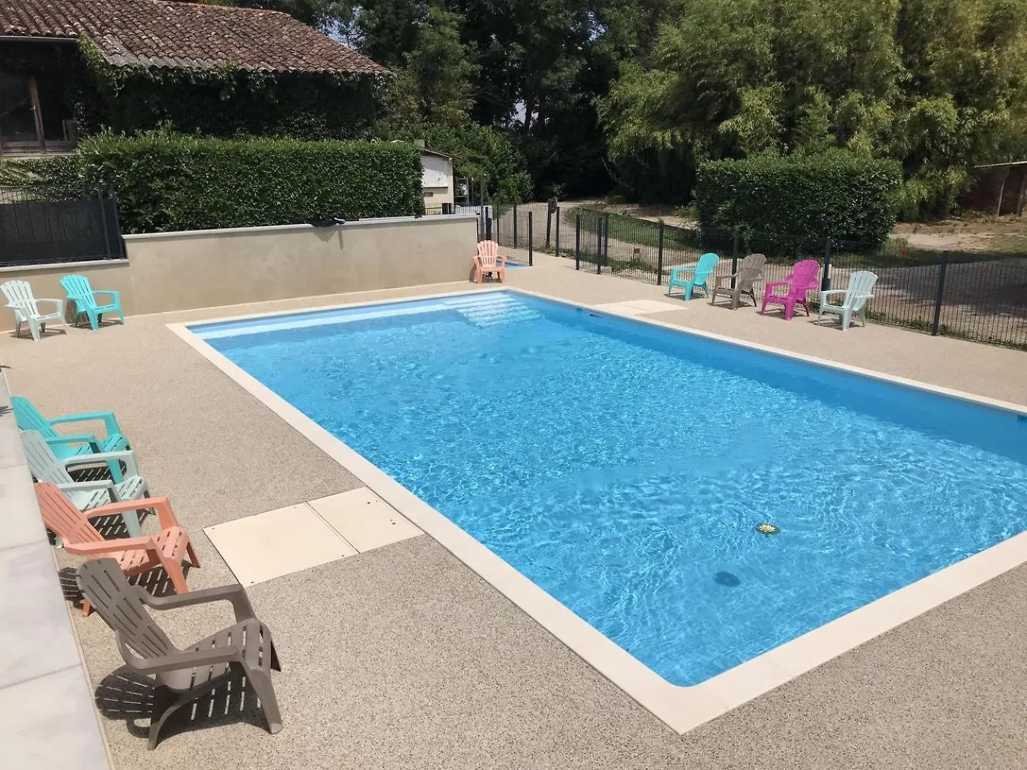 Camping Les Avenieres Manthes