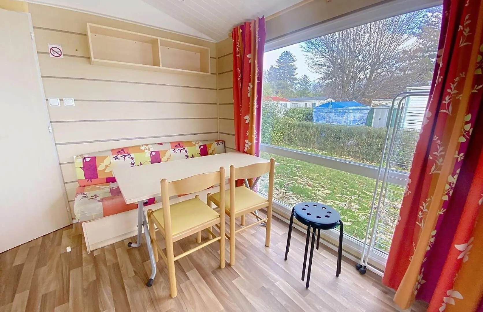 Camping Les Avenieres Manthes 营地