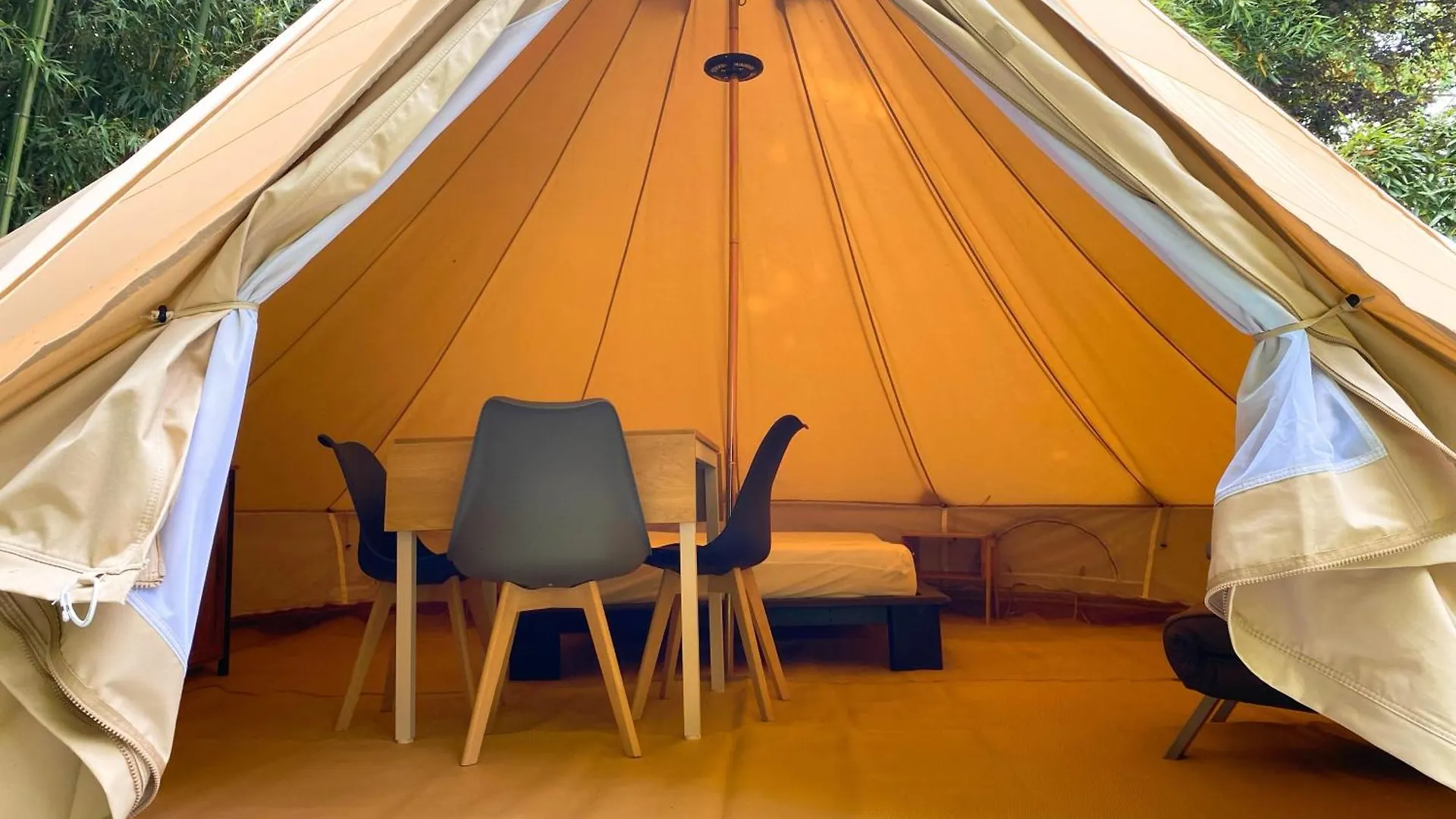 Camping Les Avenieres Manthes